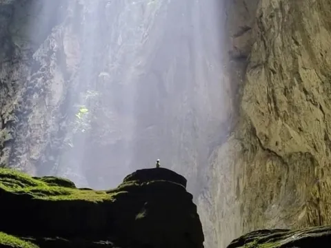 Tour khám phá hang Sơn Đoòng được đặt kín chỗ tới năm 2027