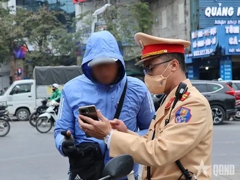 Cảnh sát xử lý nhiều tài xế che biển số hòng tránh camera AI