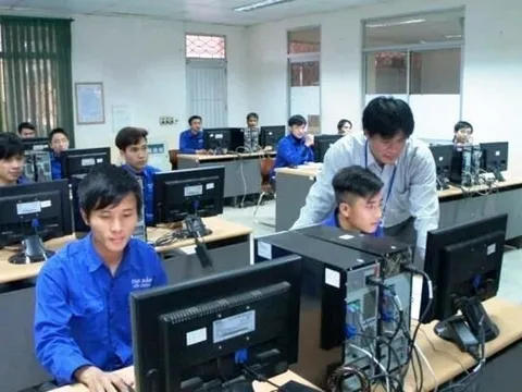 Đề xuất chính sách khen thưởng, tôn vinh người dạy nghề