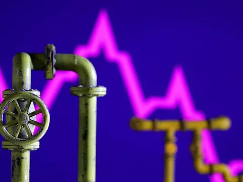 Giá xăng dầu hôm nay (25-12): Quay đầu giảm