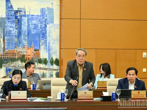 Nghiên cứu, xem xét sớm điều chỉnh chính sách tiền lương, chế độ đãi ngộ