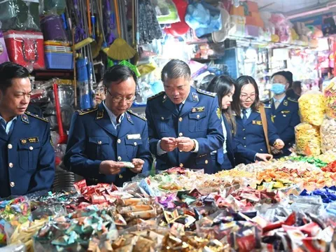 Kiểm tra, giám sát chặt thị trường hàng hóa phục vụ Tết Nguyên đán