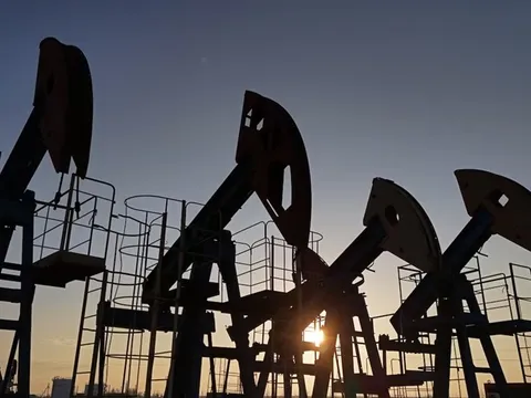 Giá xăng dầu hôm nay (3-2): Giảm mạnh