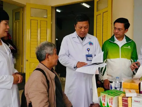Khám và cấp phát thuốc miễn phí cho gần 500 người dân trong chương trình “Tết đồng bào 2026”