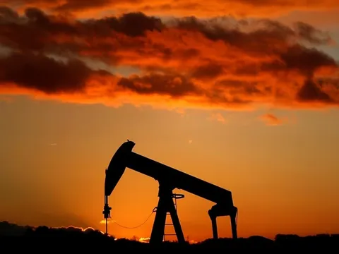 Giá xăng dầu hôm nay (5-2): Tiếp tục tăng