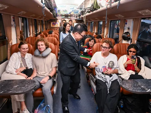 “Chuyến tàu Hạnh phúc” SE3 rời ga Hà Nội đêm 29 Tết, đưa 450 hành khách về sum họp Xuân Bính Ngọ 2026