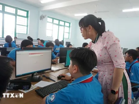 Hà Nội đặt mục tiêu 100% trường phổ thông ứng dụng AI vào năm 2035