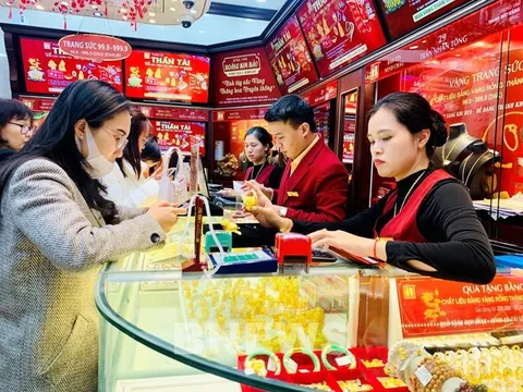 Giá vàng hôm nay (7-3): Đồng loạt giảm