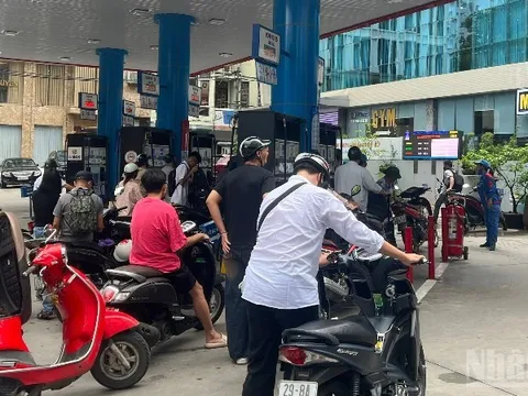 Bộ Tài chính đề xuất đưa thuế nhập khẩu xăng dầu về 0%