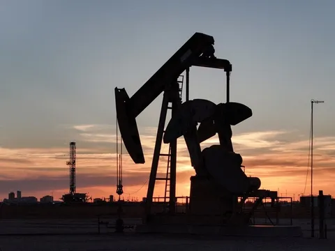 Giá xăng dầu hôm nay (17-3): Quay đầu giảm