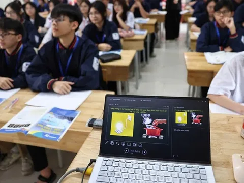 Kết hợp nhiều hình thức giáo dục trí tuệ nhân tạo cho học sinh phổ thông