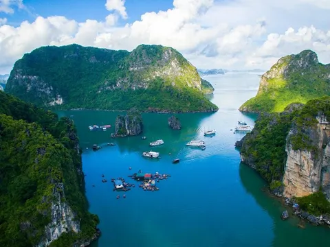 Vịnh Bái Tử Long - kỳ quan du khách không thể bỏ lỡ khi ghé Đông Nam Á