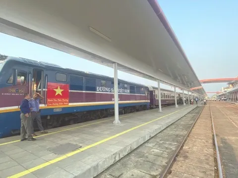 Ra mắt nhận diện mới đoàn tàu “Hành trình kết nối di sản miền trung” và công nhận Ga Huế là điểm du lịch