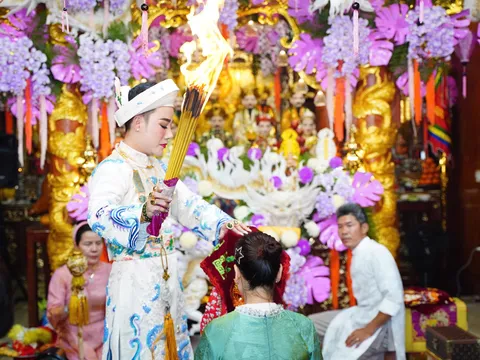 Lối Hầu đồng Huế: Hành trình bản địa hóa của một di sản sống