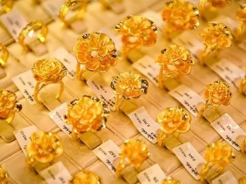 Giá vàng hôm nay (1-4): Giữ đà tăng mạnh