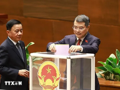 Thông qua Nghị quyết bầu Thủ tướng Chính phủ khóa XVI