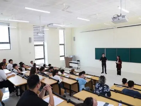 Hiệu trưởng, phó hiệu trưởng cơ sở giáo dục đại học phải có trình độ tiến sĩ