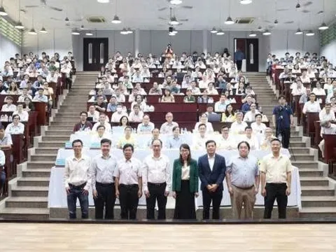 Dạy và học toán trong kỷ nguyên công nghệ