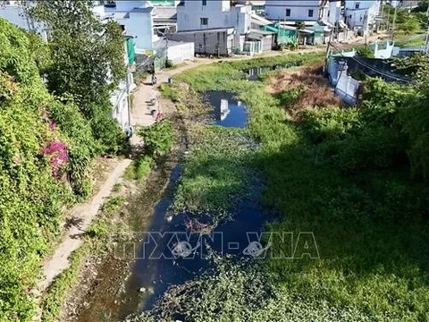 Kết luận của Bộ Chính trị về tiếp tục tháo gỡ khó khăn, vướng mắc cho các dự án tồn đọng kéo dài