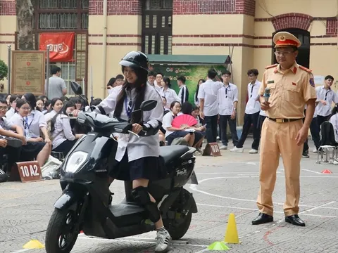 Đẩy mạnh tuyên truyền an toàn giao thông cho học sinh