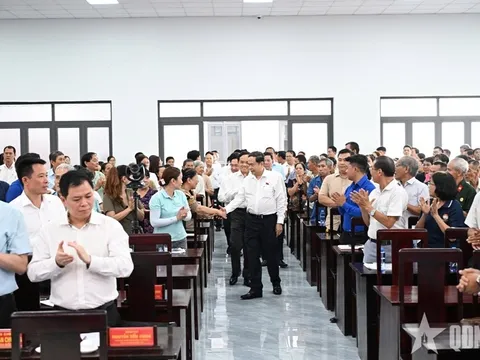 Chủ tịch Quốc hội Trần Thanh Mẫn tiếp xúc cử tri tại Thành phố Hồ Chí Minh