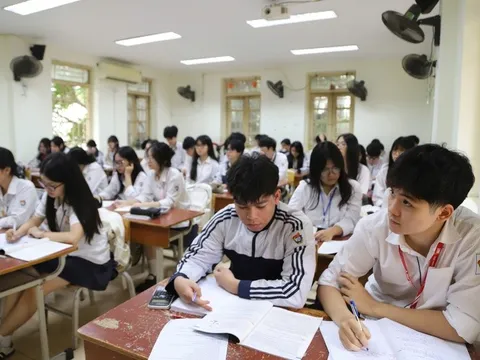 Thi tốt nghiệp THPT 2026: Thí sinh đăng ký miễn thi ngoại ngữ giảm mạnh