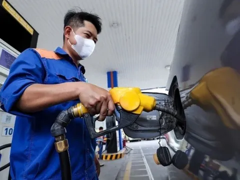 Từ chiều nay (14-5), giá xăng dầu đồng loạt giảm