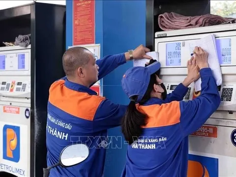 Giá xăng dầu hôm nay (15-5): Xăng RON95 về sát 24.000 đồng/lít