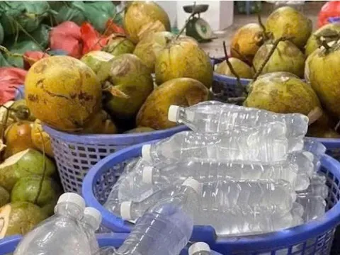Trời nóng, uống nhiều nước dừa có tốt cho sức khỏe?