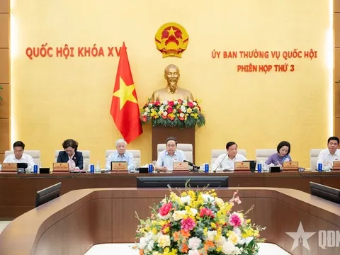 Cử tri và nhân dân phấn khởi trước việc điều chỉnh tăng lương cơ sở, lương hưu và trợ cấp bảo hiểm xã hội