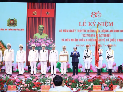 Công an TP Hà Nội đón nhận Huân chương Bảo vệ Tổ quốc hạng Nhất