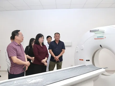 Bộ trưởng Bộ Y tế kiểm tra Bệnh viện Hữu nghị Việt Đức cơ sở Ninh Bình