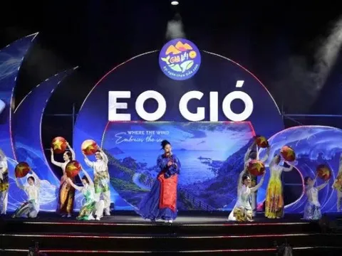 Vũ điệu biển xanh ở Eo Gió