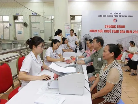 Bệnh viện Đa khoa Y học cổ truyền Hà Nội tổ chức khám sức khỏe định kỳ cho người dân