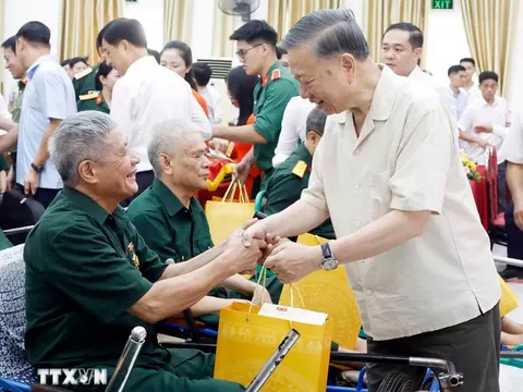 Tổng Bí thư, Chủ tịch nước: Tiếp tục rà soát, giải quyết đầy đủ chính sách đối với người có công và thân nhân