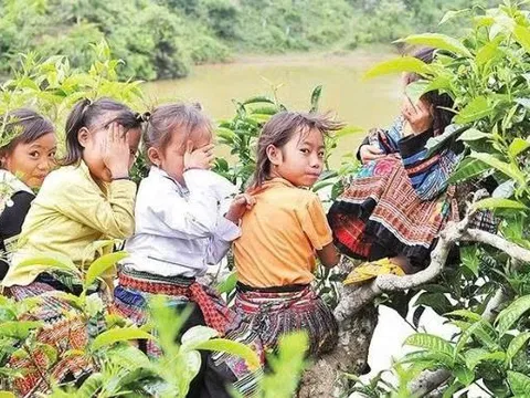 Mở rộng chính sách ưu tiên, hỗ trợ người học dân tộc thiểu số rất ít người