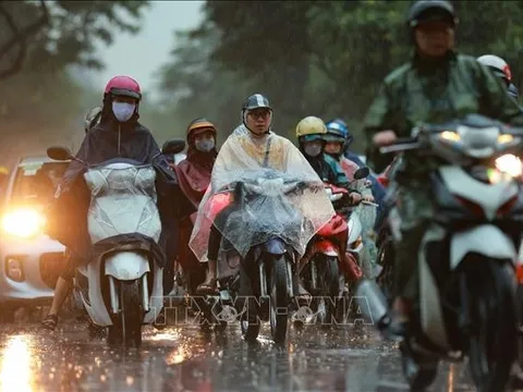Thời tiết hôm nay (3-8): Bắc Bộ mưa lớn cục bộ, nhiều nơi đề phòng dông lốc