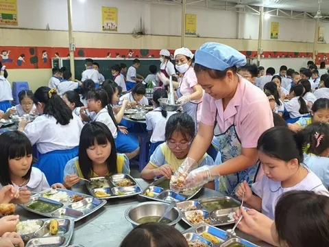 Minh bạch thông tin về bữa ăn bán trú