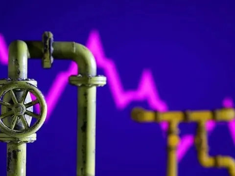 Giá xăng dầu hôm nay (5-8): Giá dầu thế giới tiếp tục lao dốc