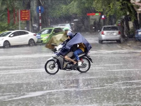 Thời tiết hôm nay (7-8): Đề phòng mưa dông, lốc, sét, mưa đá ở nhiều nơi