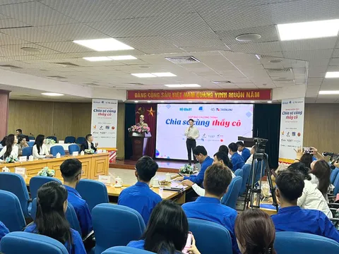 Tuyên dương, tri ân các giáo viên tiêu biểu, xuất sắc