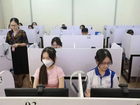 Chuẩn bị điều kiện thí điểm thi tốt nghiệp THPT trên máy tính từ năm 2027