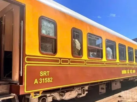 Tàu di sản Huế-Phong Nha triển khai nhiều dịch vụ ưu đãi cho khách đi tàu