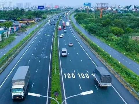 CSGT bắt đầu xử phạt lỗi không giữ khoảng cách an toàn từ 27/8/2026