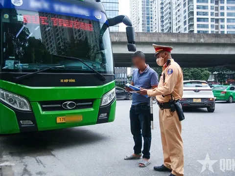 Hà Nội: Đồng loạt ra quân tổng kiểm soát phương tiện kinh doanh vận tải