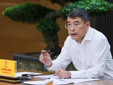 Thủ tướng: Không để người dân thiếu thuốc, thiếu thiết bị y tế vì vướng cơ chế