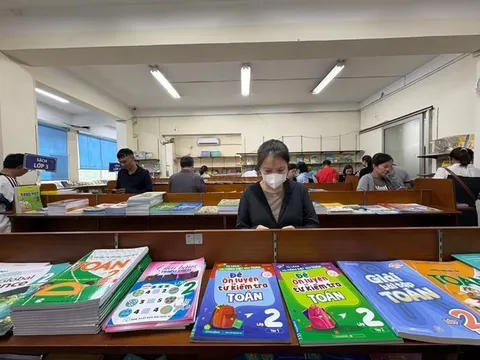 Hoàn thành cung ứng sách giáo khoa còn thiếu cho học sinh trước ngày 15-9