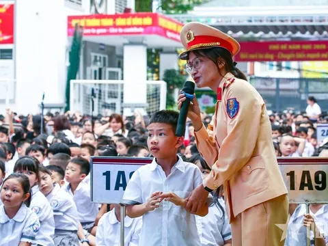 Trang bị kiến thức an toàn giao thông, kỹ năng phòng, chống đuối nước cho học sinh