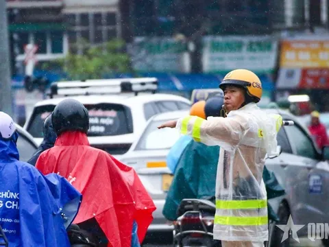 Hà Nội: Cảnh sát giao thông chủ động triển khai các phương án bảo đảm an toàn giao thông ứng phó mưa lớn kéo dài