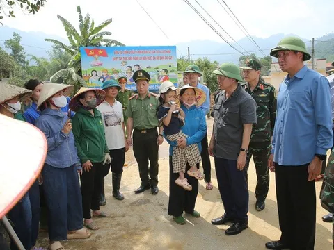 Phó Thủ tướng Trần Hồng Hà kiểm tra công tác khắc phục hậu quả bão số 10, chuẩn bị ứng phó với bão số 11 tại tỉnh Lào Cai